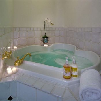 The Chateau At 4*